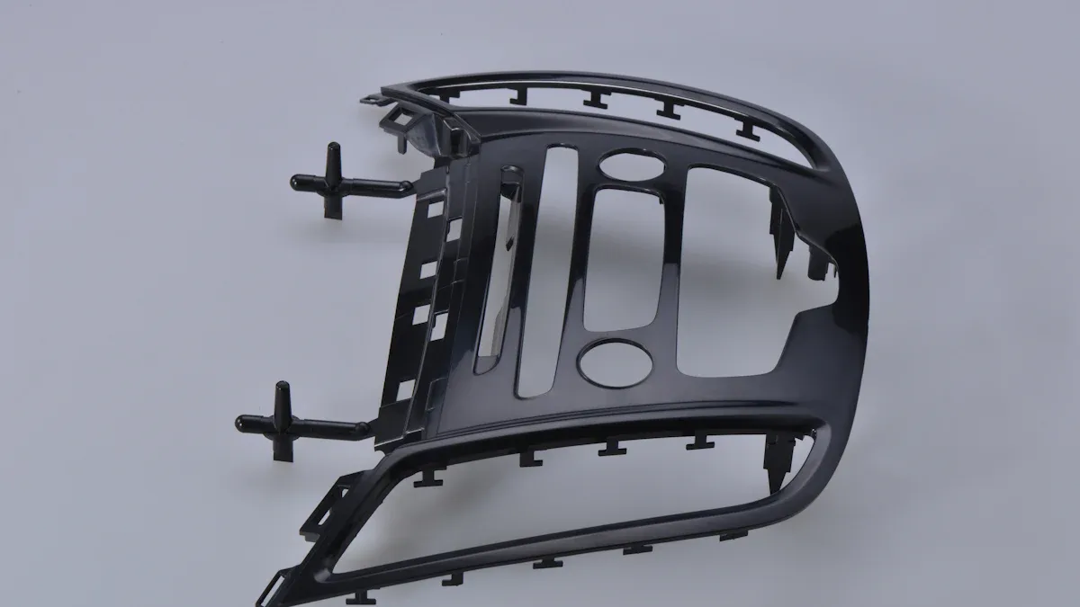 Moulage par injection automobile&nbsp;: processus, avantages et applications cl&eacute;s